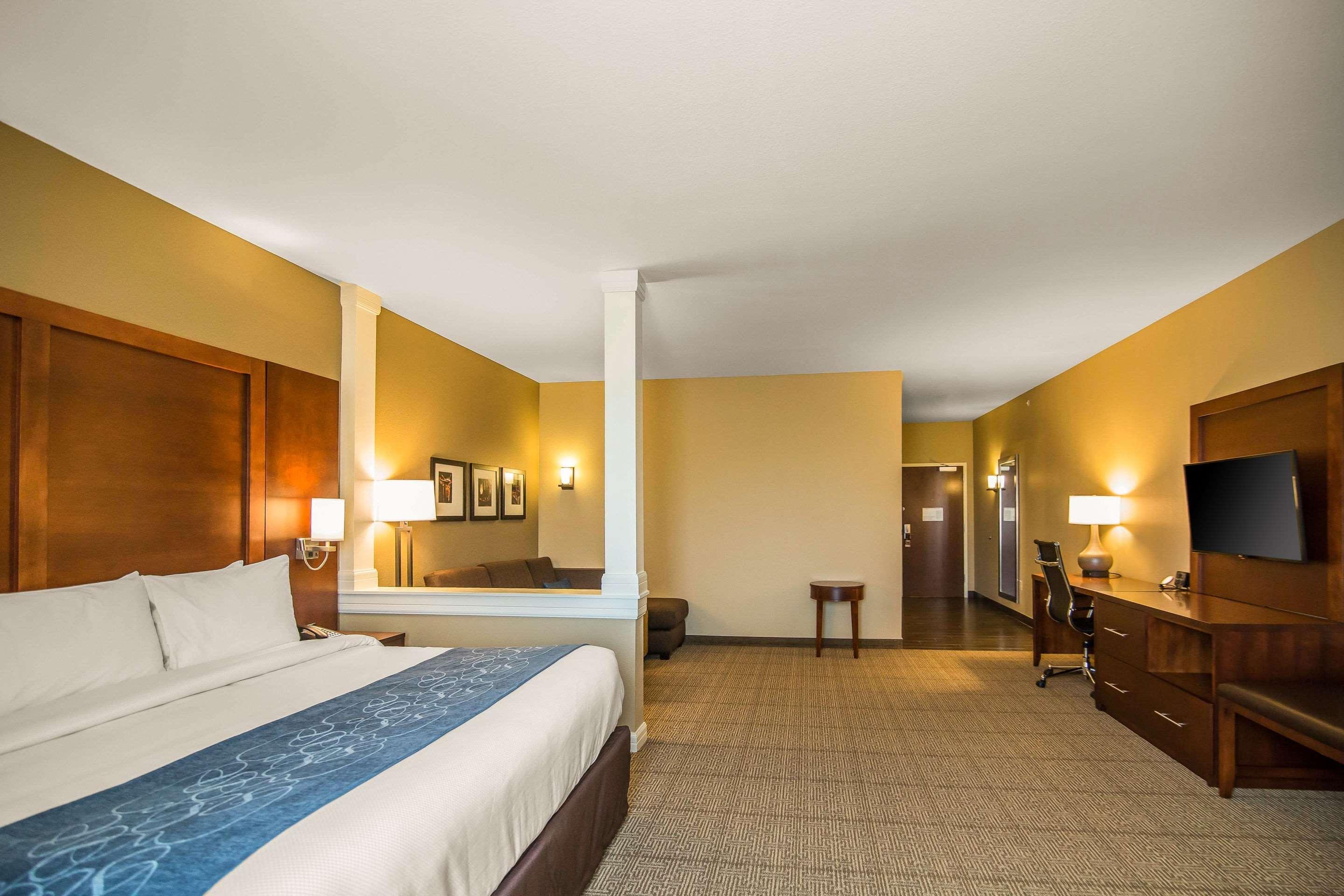 คอมฟอร์ต สวีท Hotel ด็อดจ์ซิตี้ ภายนอก รูปภาพ